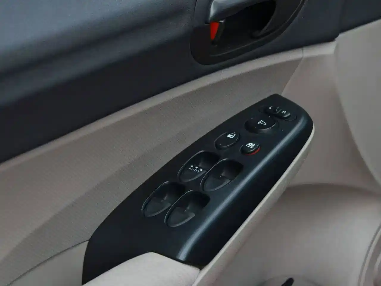 CIIMO CIIMO 2014 2012 1.8L Manual