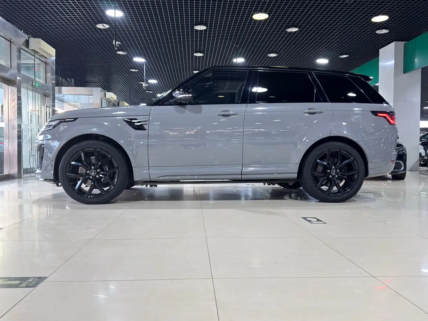 Land Rover Range Rover Sport 2022 Model 5.0 SC V8 SVR Peak Collector's Edition фото 4