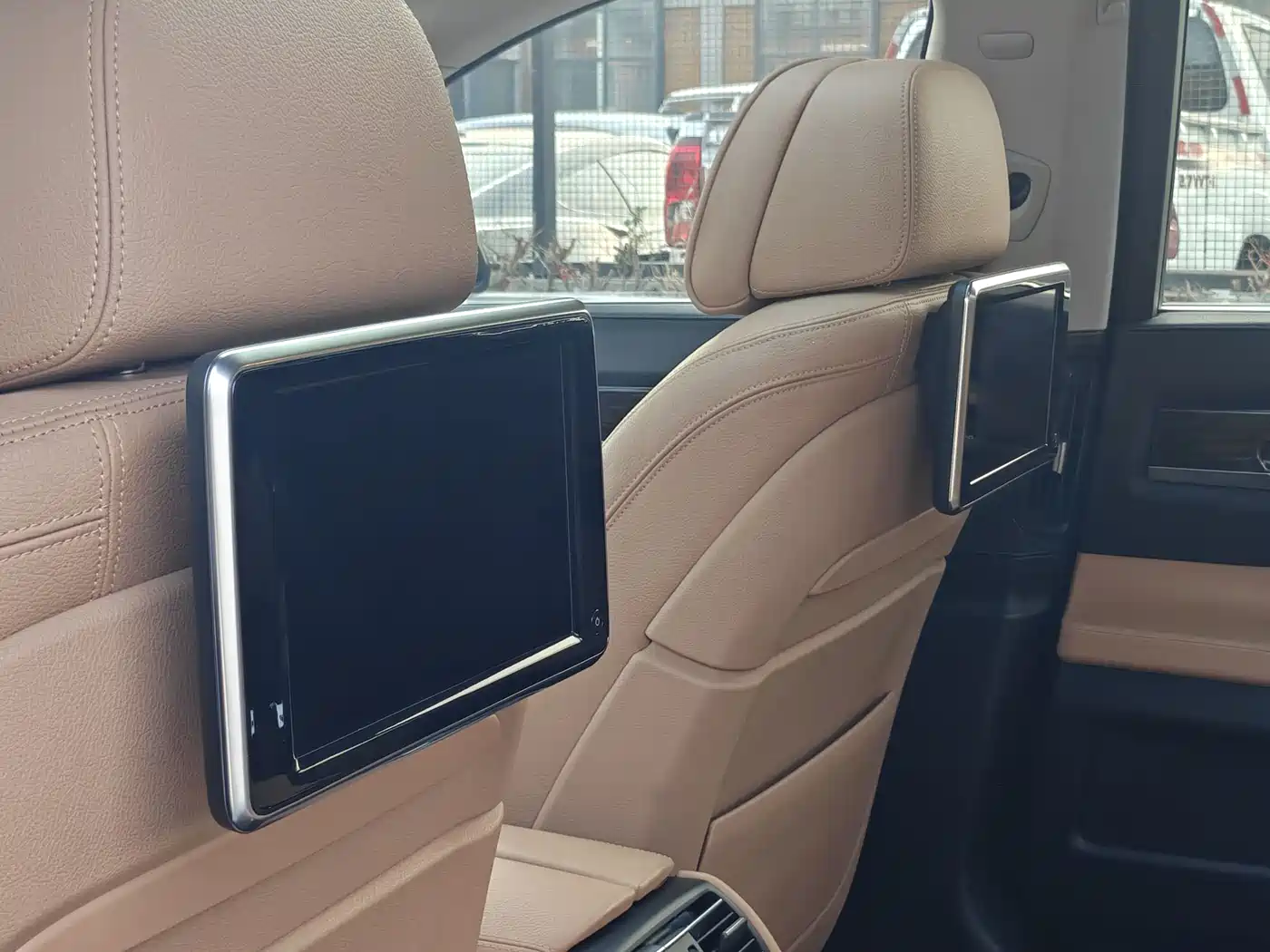 BMW 7 Series 2013 Model 740Li Leading фото 23