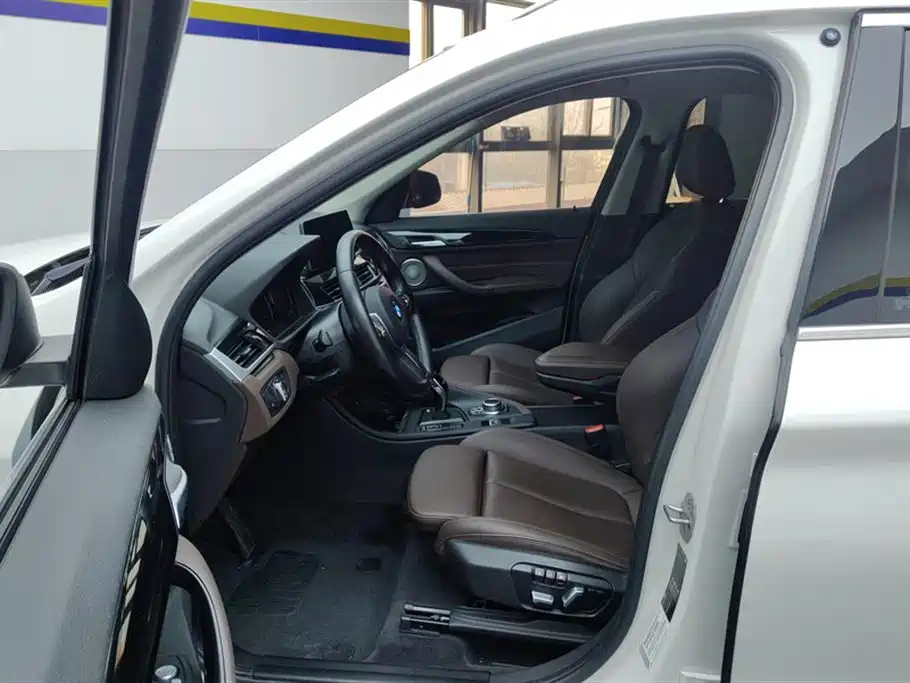 BMW X1 2021 sDrive25Li Leading фото 9