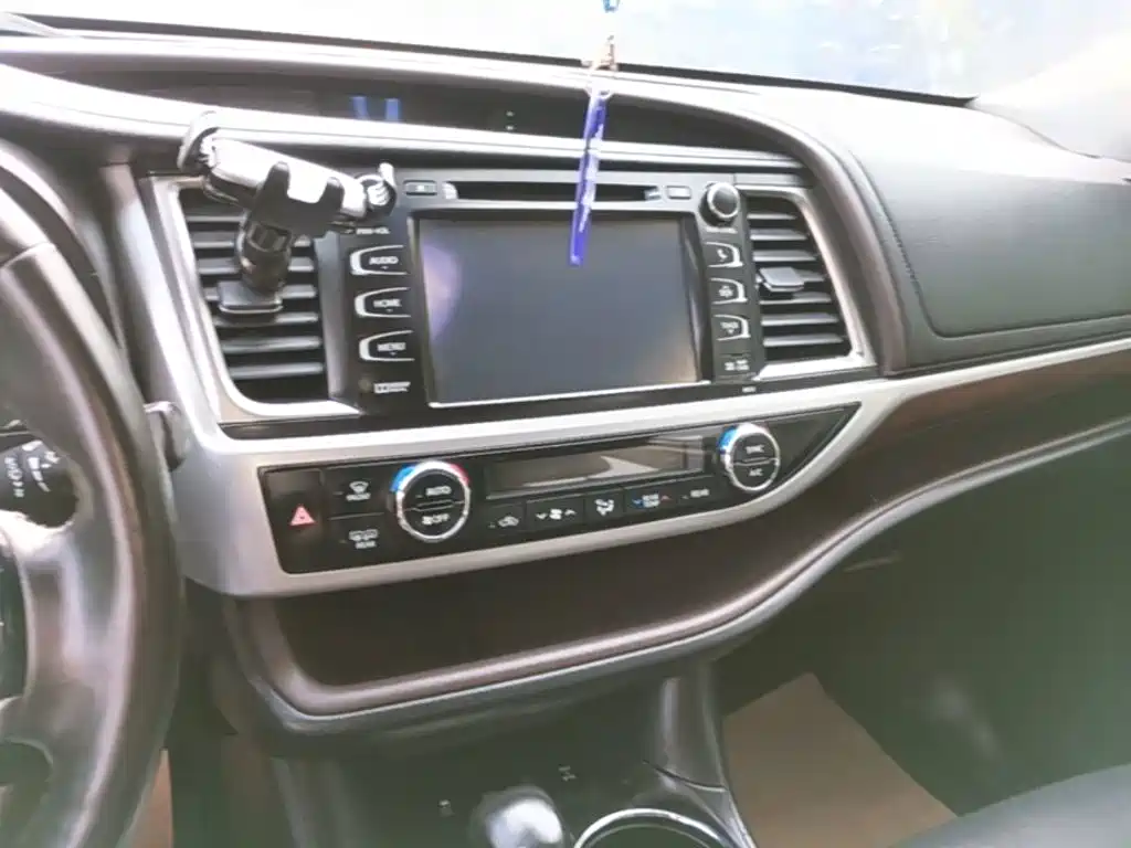 Photo 13 - Toyota Highlander