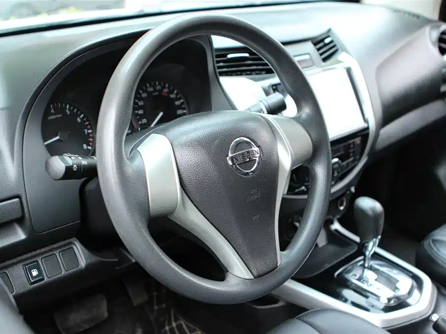 Nissan Navara 2017 Model 2.5L Automatic 4WD Luxury QR25 фото 9