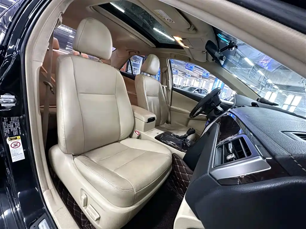 Toyota Camry 2016 2.0G 10th Anniversary Leading Edition фото 15