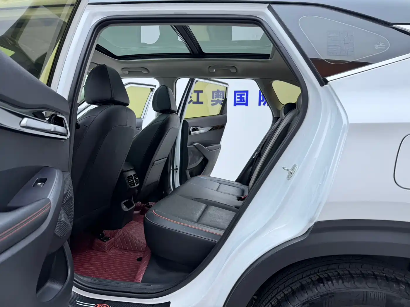 Kia Seltos 2023 1.5L CVT Premium Edition фото 15
