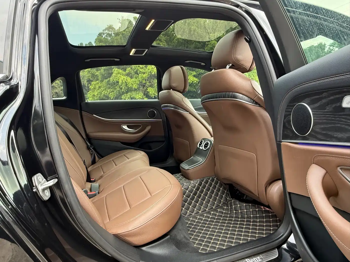 Mercedes-Benz E-Class New Energy 2022 Facelift II E 350 e L Plug-in Hybrid Sports Sedan фото 11