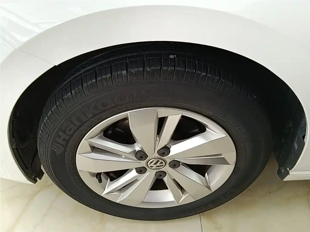 Volkswagen Polo 2019 Plus 1.5L Automatic Panorama Enjoyment Edition фото 23