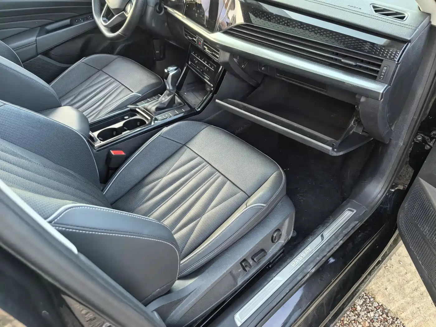 Volkswagen Passat 2023 Facelift 330TSI Starlight Luxury Edition фото 9