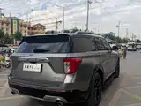 Фото 10 - Ford Explorer