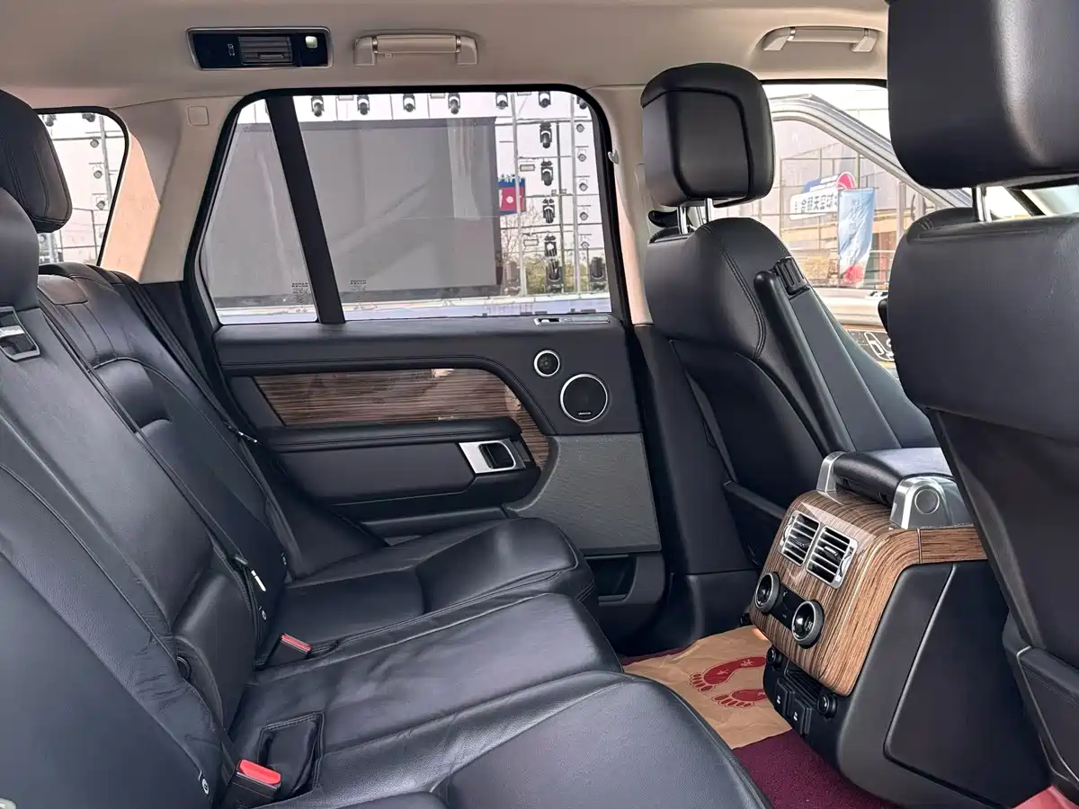 Land Rover Range Rover 2019 3.0 SC V6 Golden Age Edition фото 6
