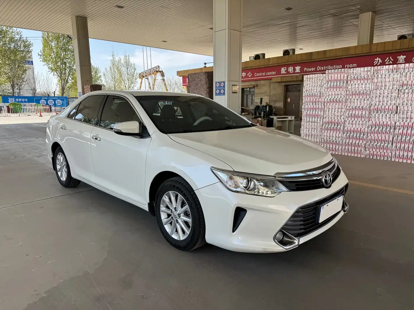 Toyota Camry 2016 2.0G 10th Anniversary Leading Edition фото 3