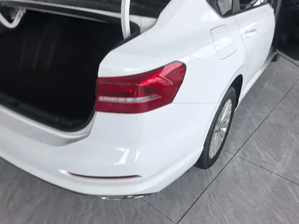 Фото 8 - Volkswagen Lavida