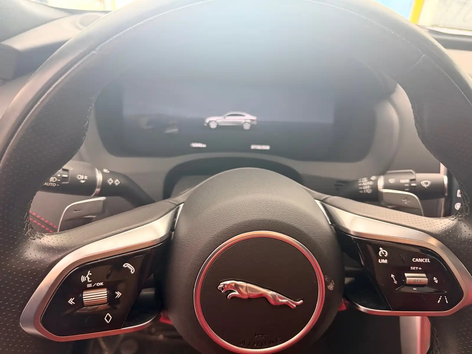 Photo 17 - Jaguar XEL
