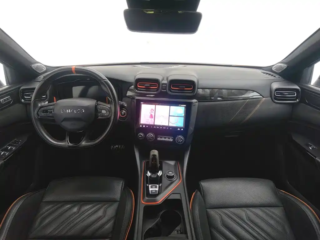 Lynk & Co 02 Hatchback 2021 2.0TD Halo фото 5