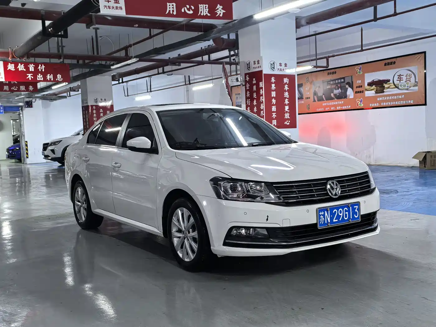 Volkswagen Lavida 2015 1.6L Automatic Comfort Edition фото 3