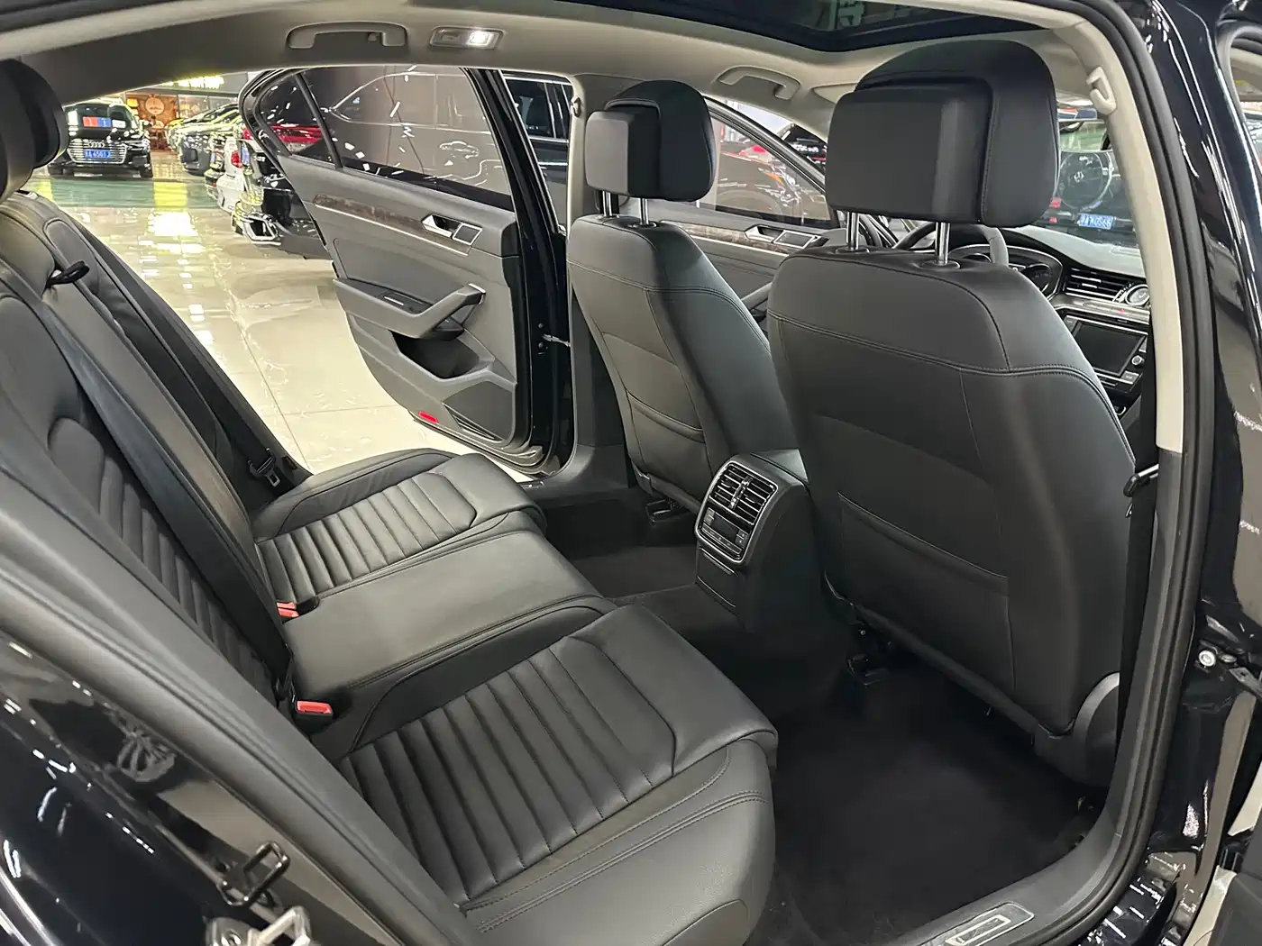 Volkswagen Magotan 2018 Facelift 330TSI DSG Luxury фото 9