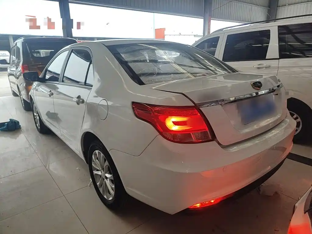 Фото 5 - Geely Vision
