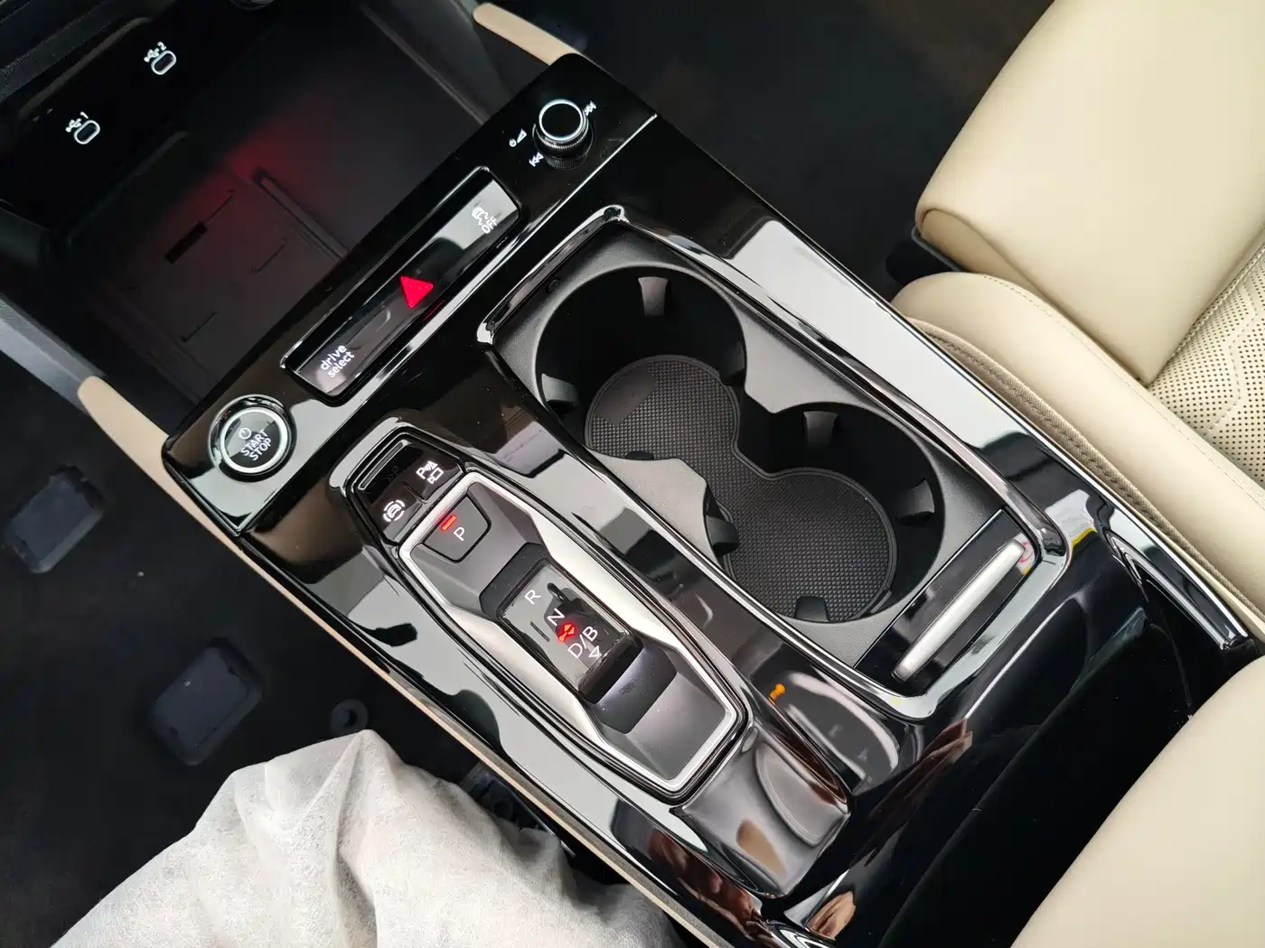 Audi Q6L e-tron 2025 Model Pioneer Edition фото 13