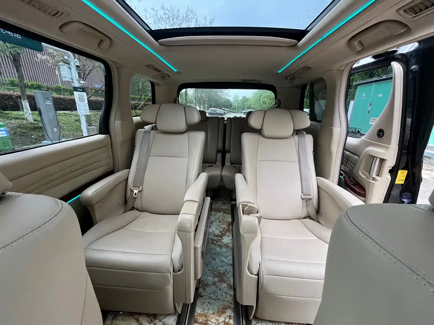 Toyota Alphard 2011 3.5L Luxury Edition фото 15