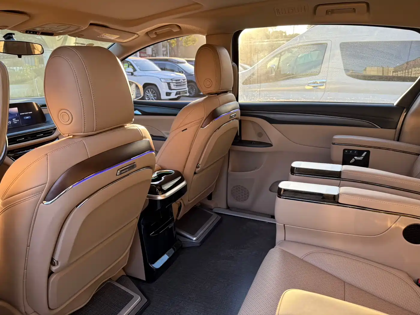 Buick GL8 2025 Land Business Class Comfort DG Edition фото 8