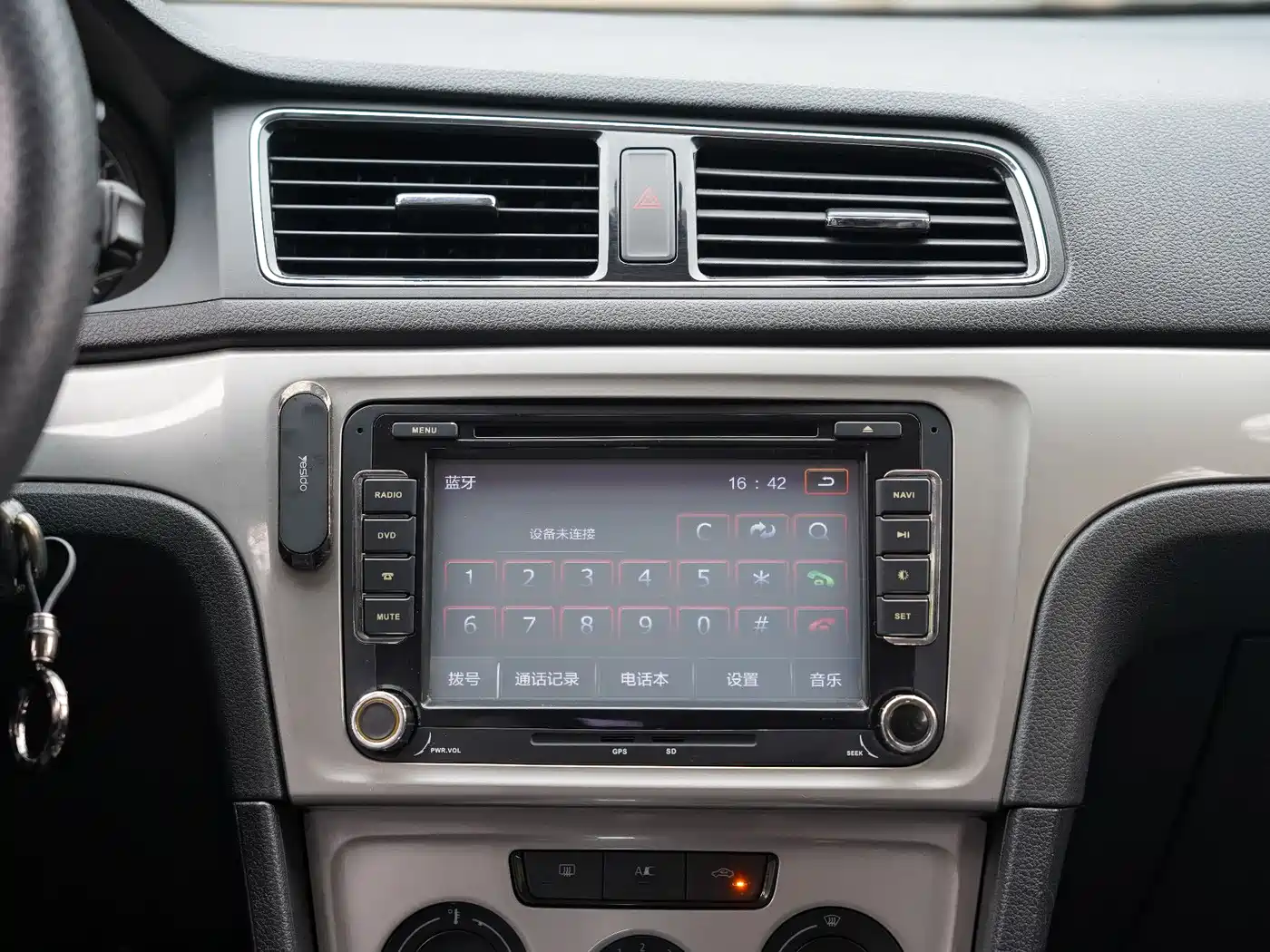 Volkswagen Lavida Tour 2013 1.6L Automatic Trend Style фото 16