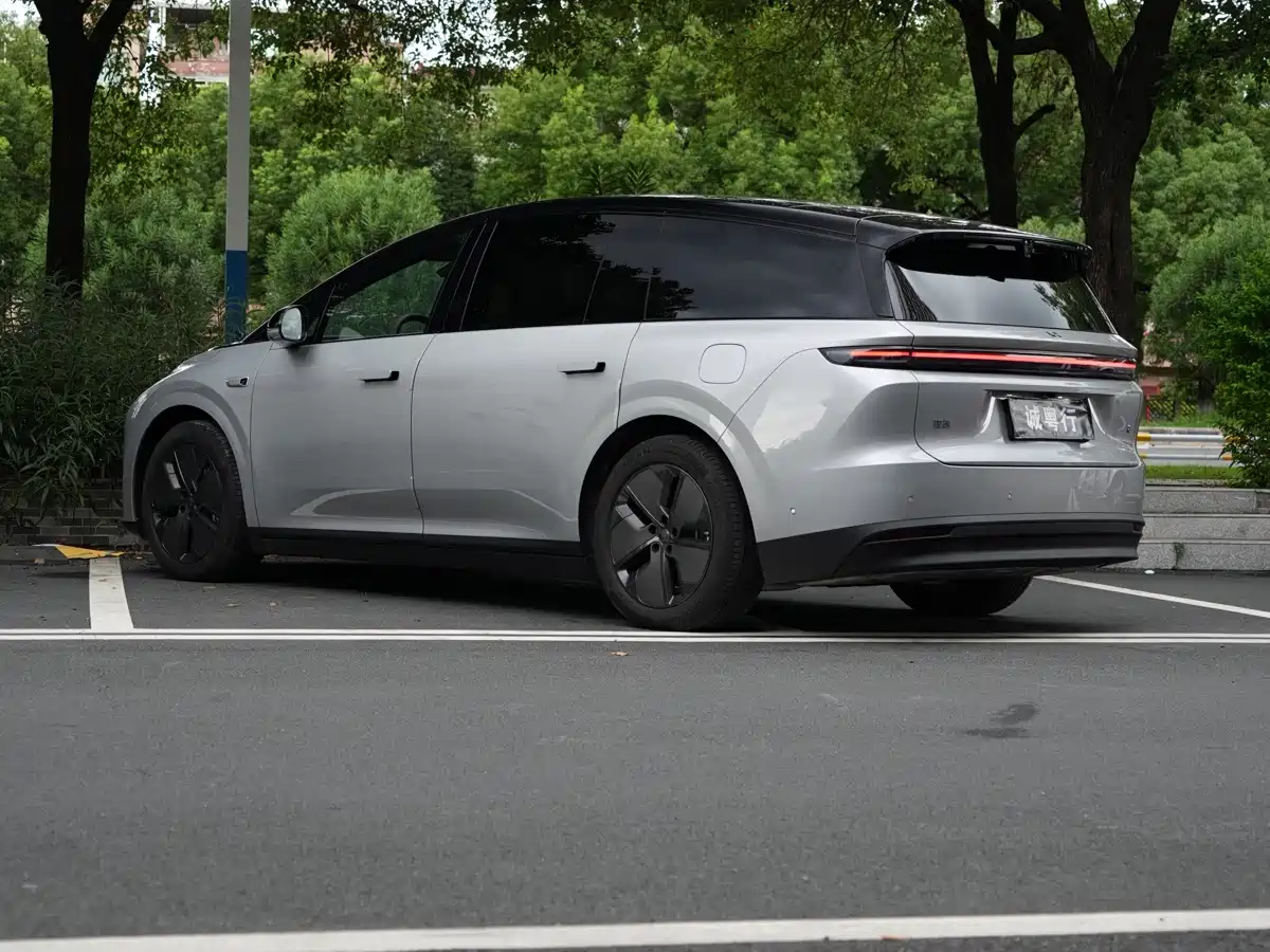 Li Auto Li i8 2026 2025 Standard Edition