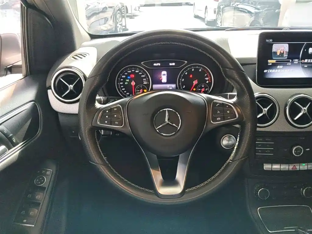 Mercedes-Benz B-Class 2018 B 200 Sport фото 11