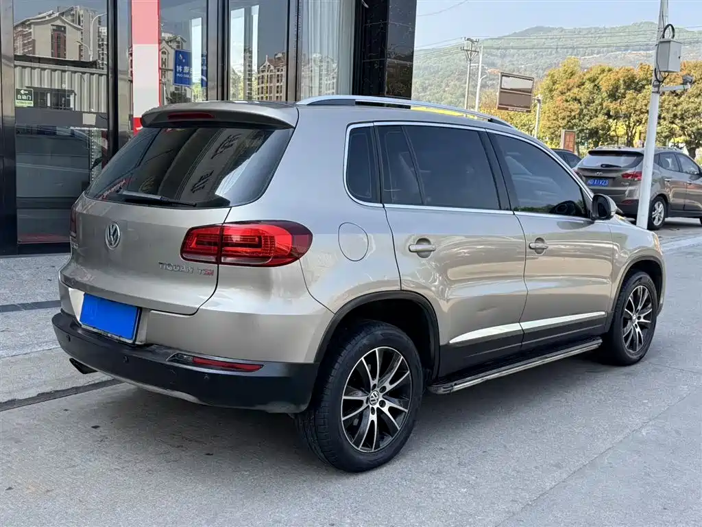 Volkswagen Tiguan 2015 1.8TSI Automatic 2WD Highline фото 6