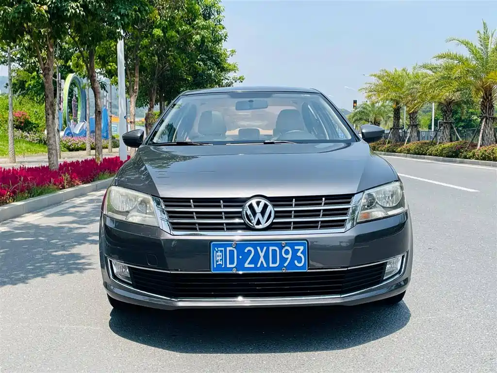 Volkswagen Lavida 2013 Facelift Classic 1.6L Automatic Comfort фото 2
