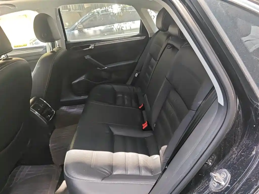 Volkswagen Passat 2016 330TSI DSG Executive Edition фото 14