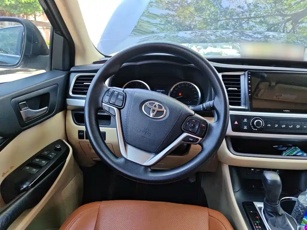 Photo 11 - Toyota Highlander