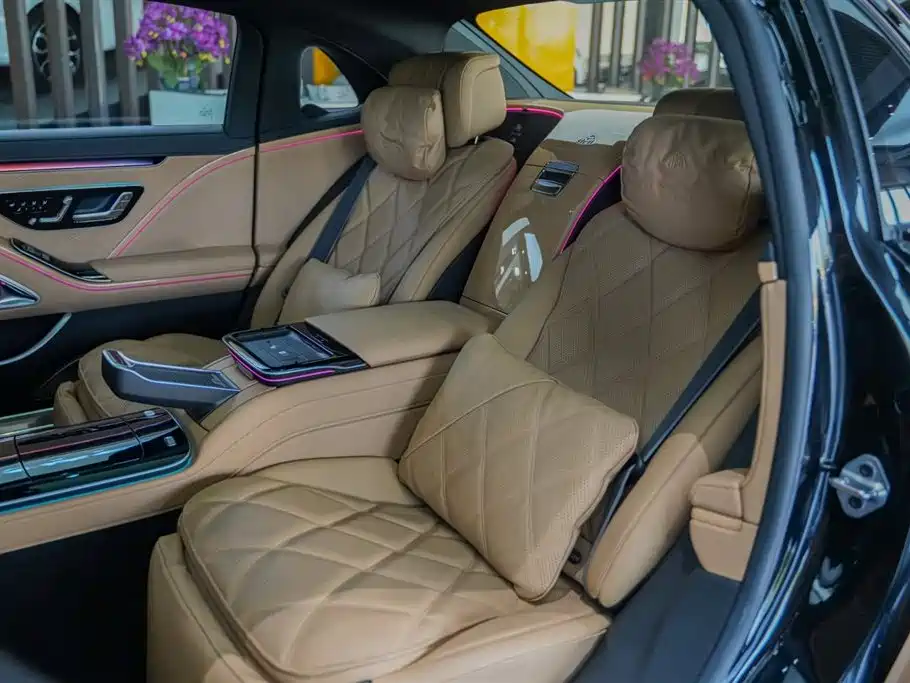 Mercedes-Benz Maybach S-Class 2022 S 680 4MATIC Virgil Abloh Limited Edition фото 15