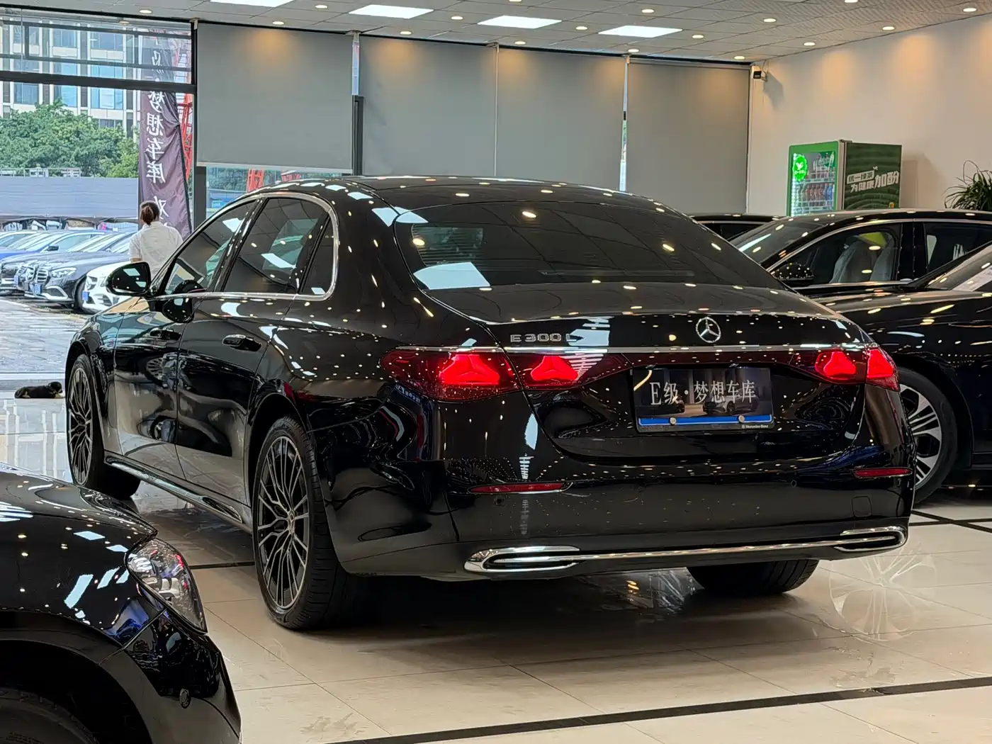 Mercedes-Benz E-Class 2024 E 300 L Premium фото 21