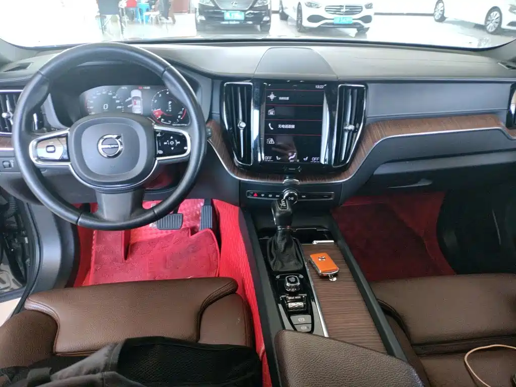 Фото 6 - Volvo XC60