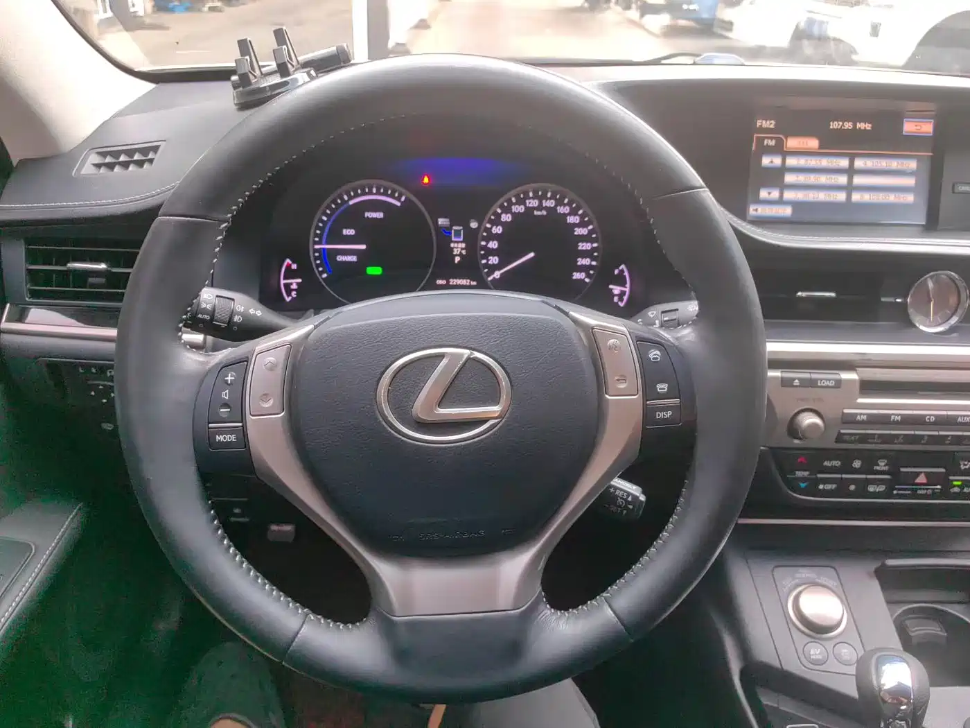 Фото 7 - Lexus ES