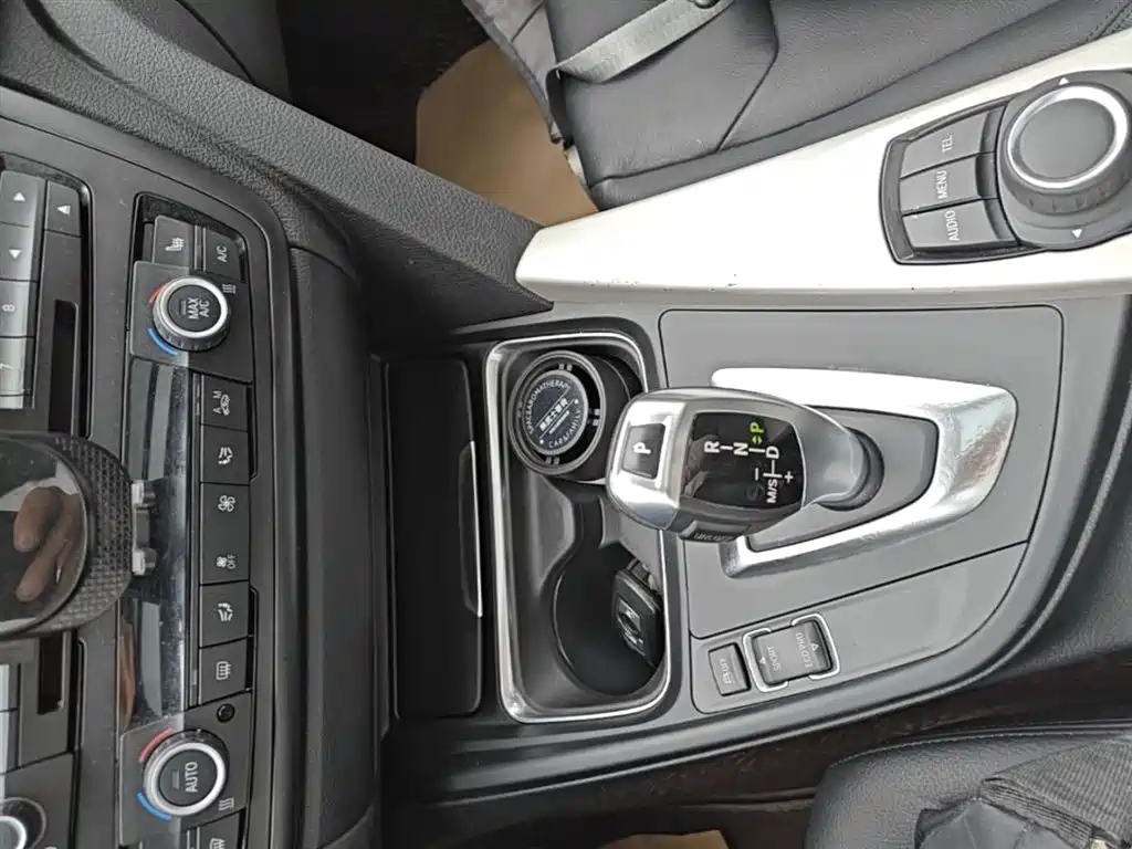 BMW 3 Series GT 2013 Model 320i Leading фото 14