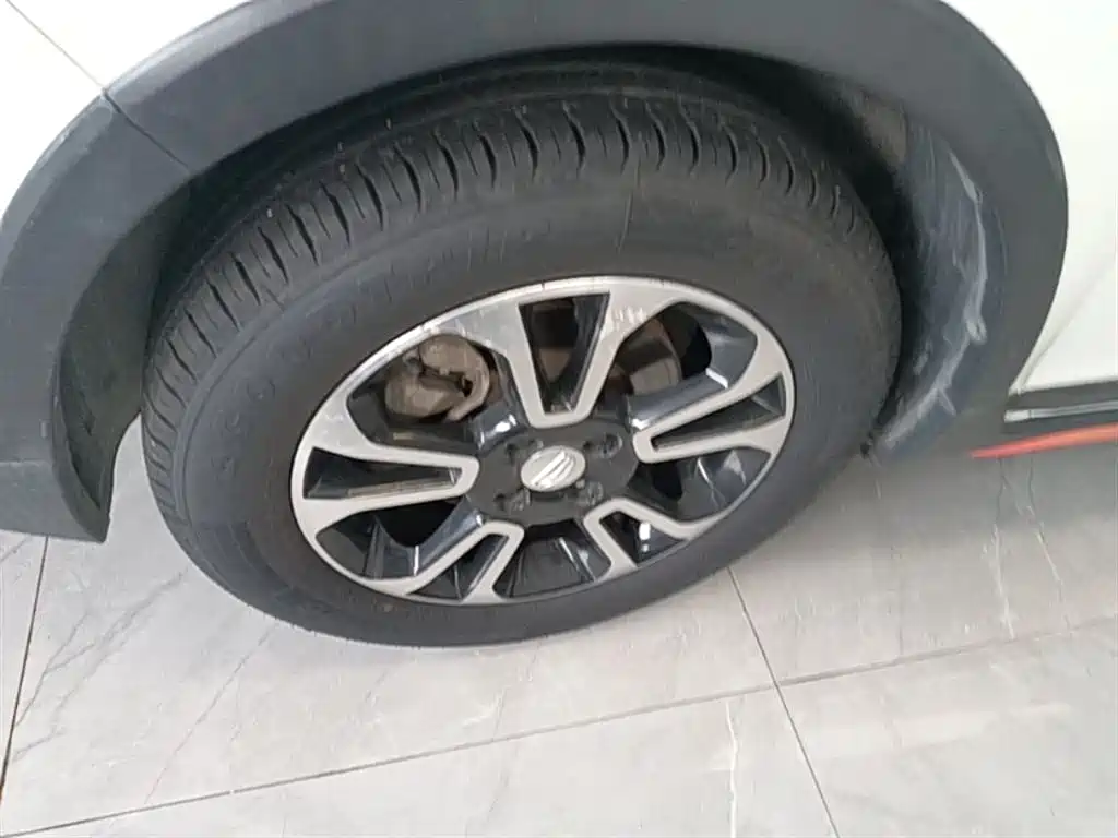 Фото 23 - Geely Vision X3
