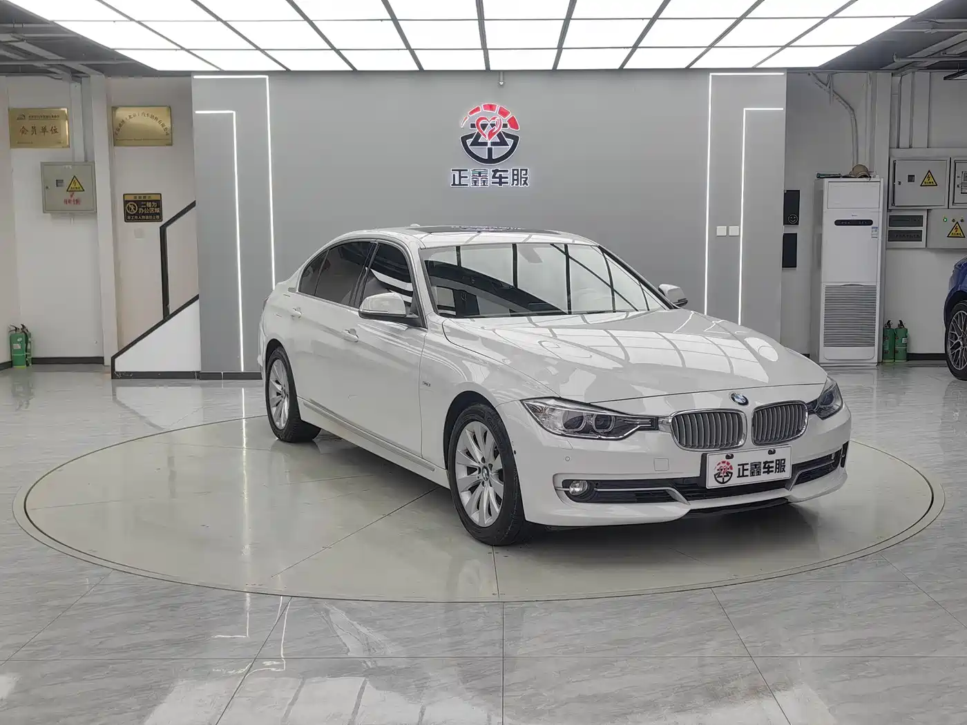 BMW 3 Series 2013 328Li Style Design Package фото 3