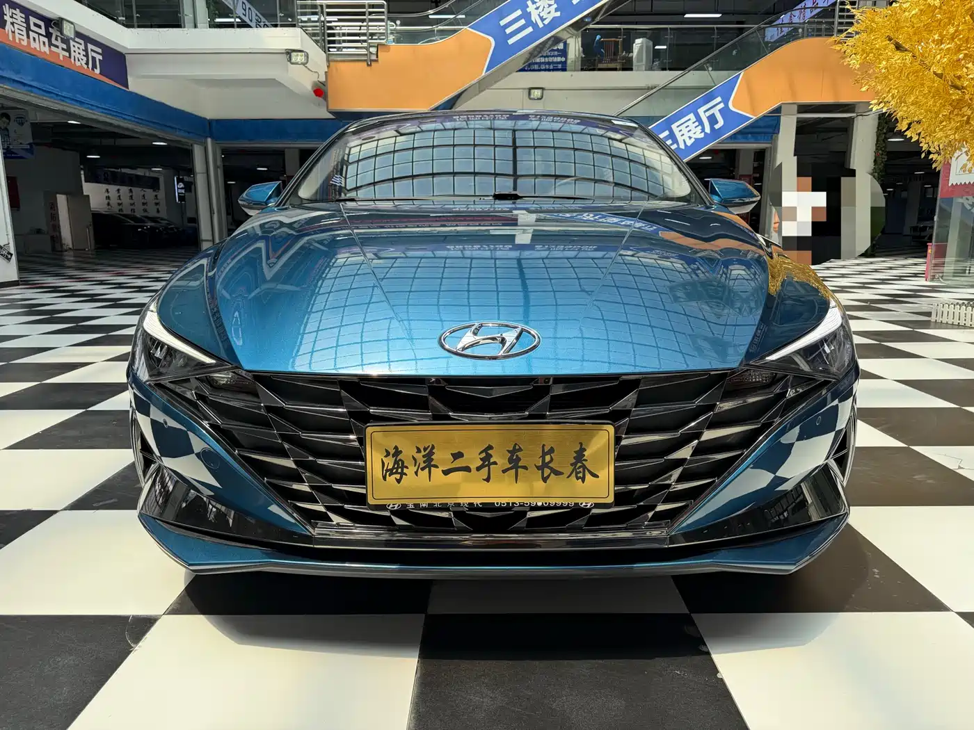 Hyundai Elantra 2022 1.5L CVT LUX Premium Edition фото 2