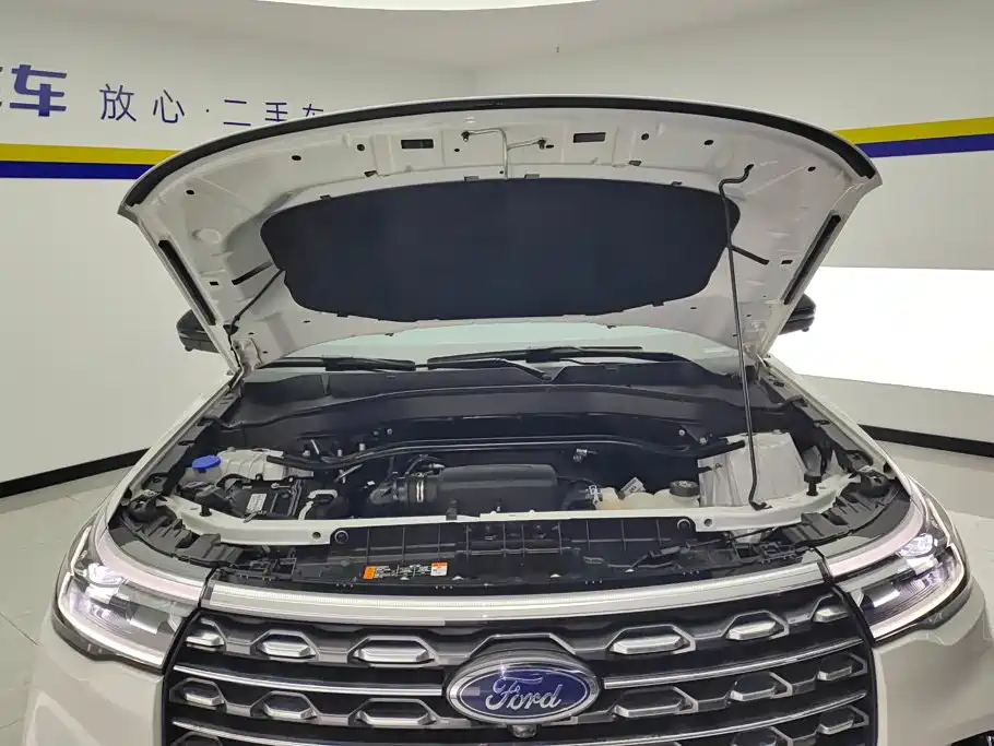 Фото 10 - Ford Explorer