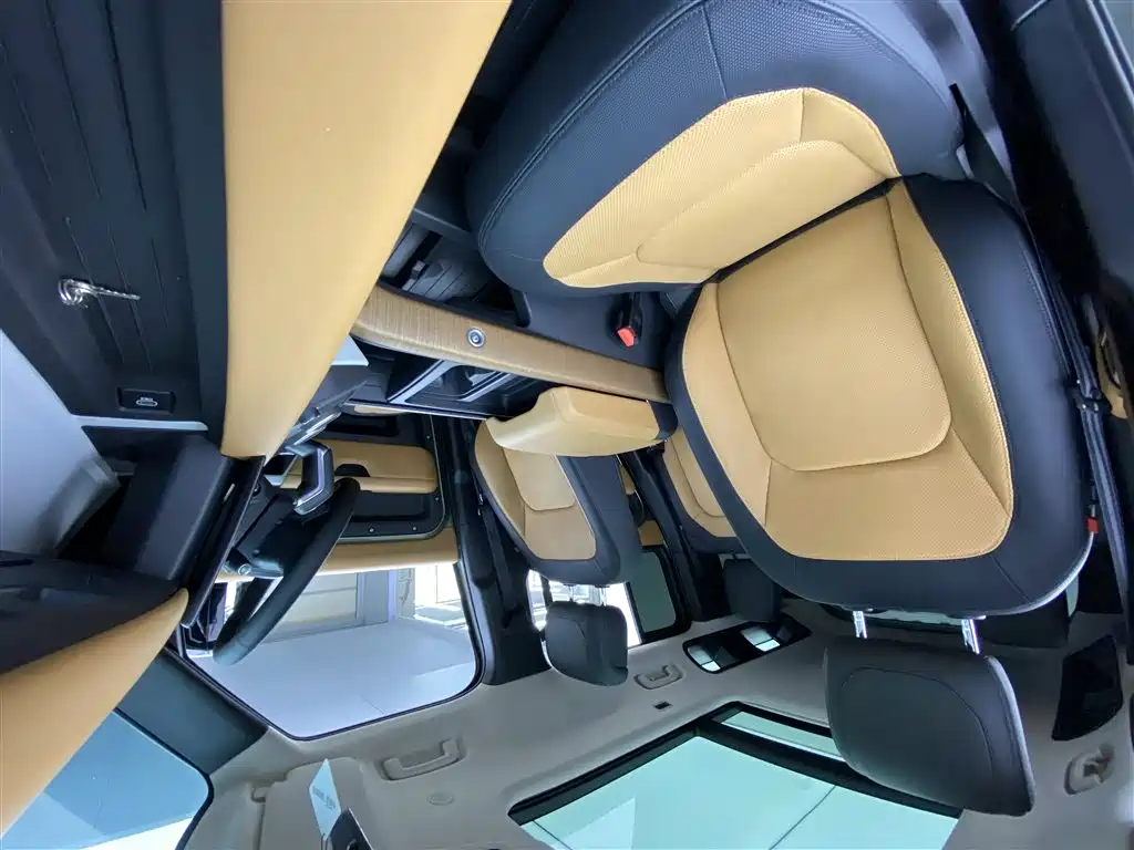 Land Rover Defender 2023 Model 110 3.0T P400 X-DYNAMIC HSE фото 10