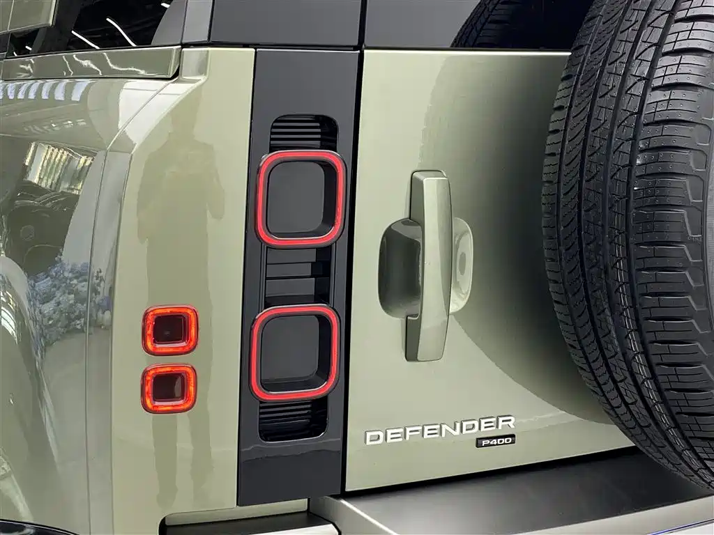 Land Rover Defender 2023 Model 110 3.0T P400 X-DYNAMIC HSE фото 32