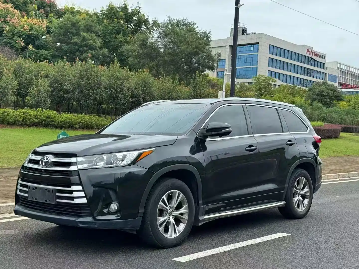 Photo 1 - Toyota Highlander