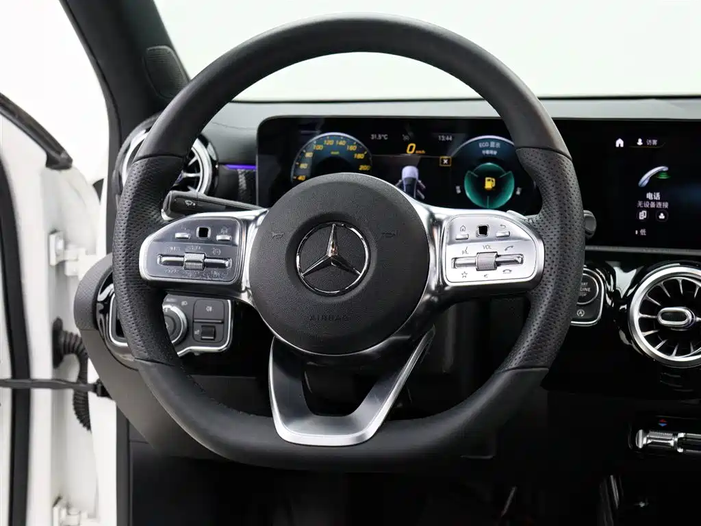 Mercedes-Benz A-Class 2021 A 200 L Sport Sedan Fashion Edition фото 12