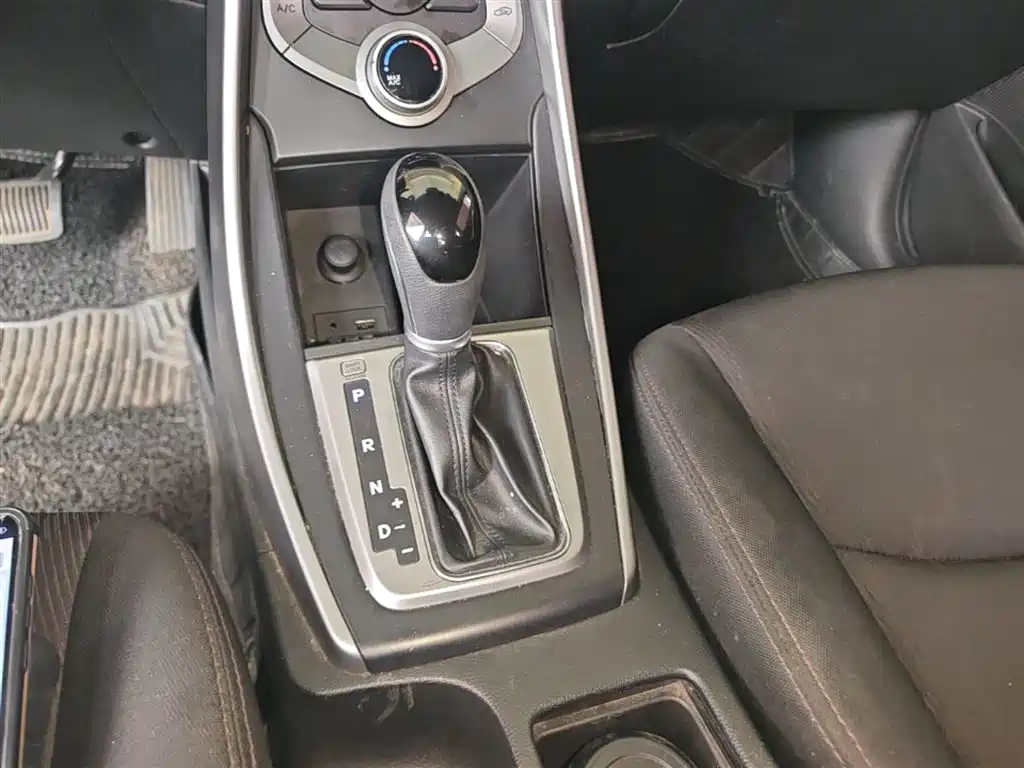 Hyundai Langdong 2012 1.6L Automatic Fashion фото 14