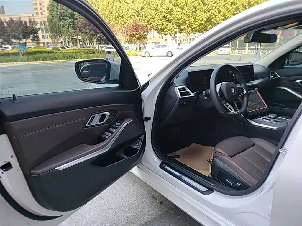 BMW 3 Series 2025 325Li M Sport Package фото 16