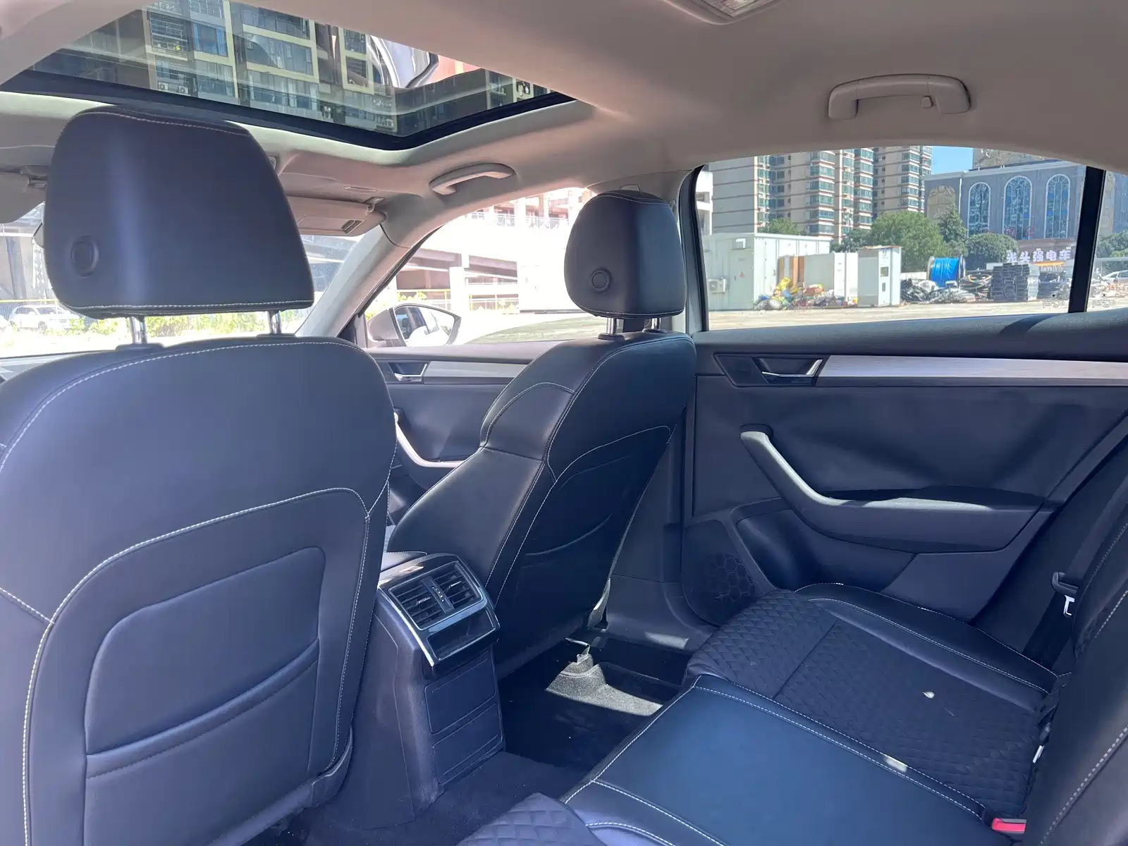 Фото 9 - Škoda Superb