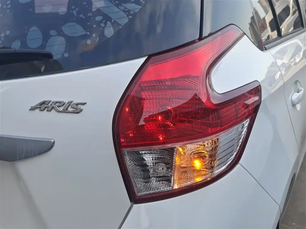 Toyota YARiS L Zhi Xuan 2015 1.5E Auto Charming Edition фото 8