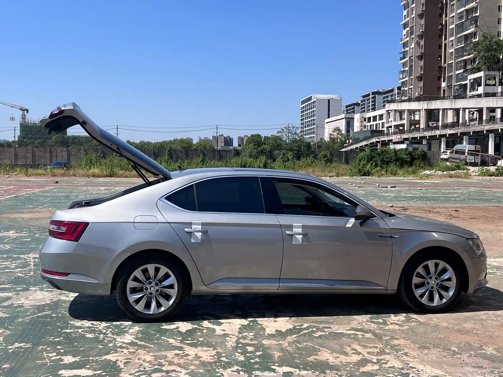 Фото 16 - Škoda Superb