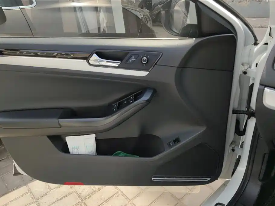 Volkswagen Sagitar 2018 1.6L Automatic Comfort фото 7