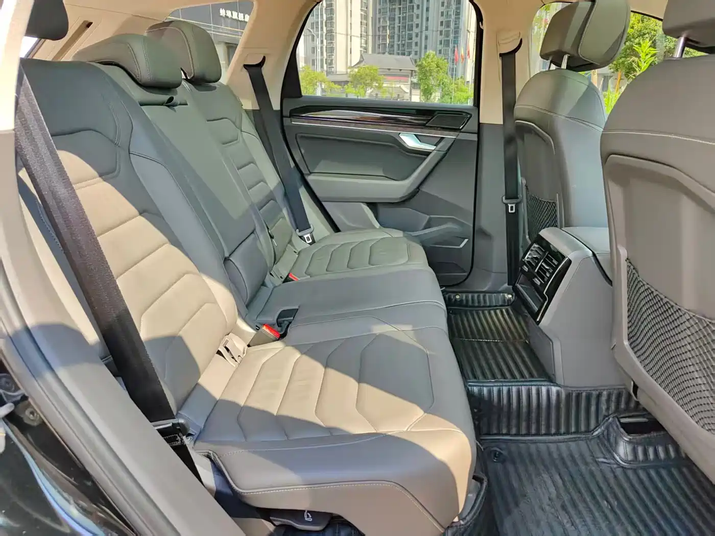 Volkswagen Touareg 2022 3.0TSI Rui Xiang Edition Gloss Black Sport Package фото 12